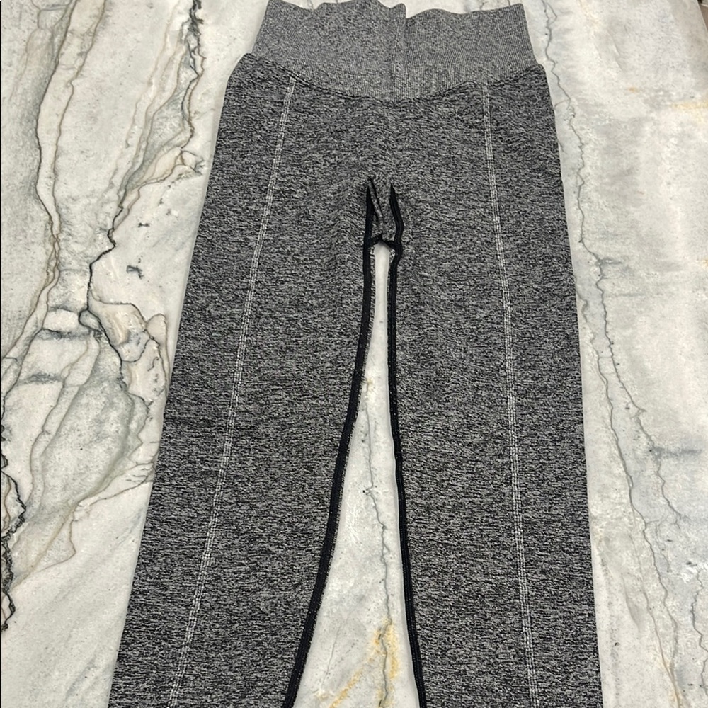 PINK Victoria’s Secret Seamless Classic Leggings in gray